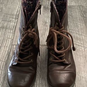 Girls brown boots